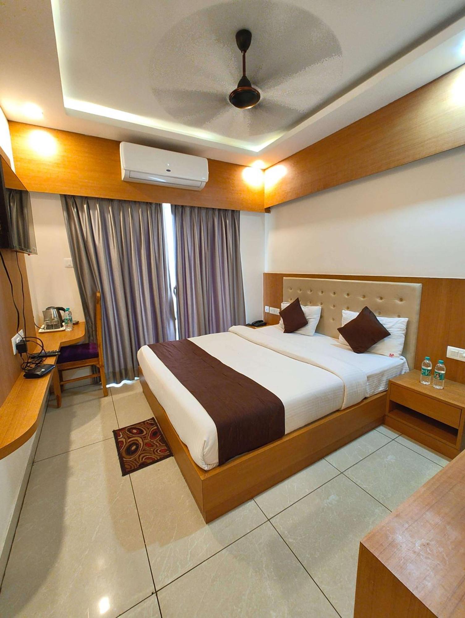 Neeldeep Guest House Puri Bagian luar foto